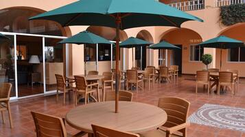 Der serveres morgenmad, frokost, aftensmad og mexicanske retter