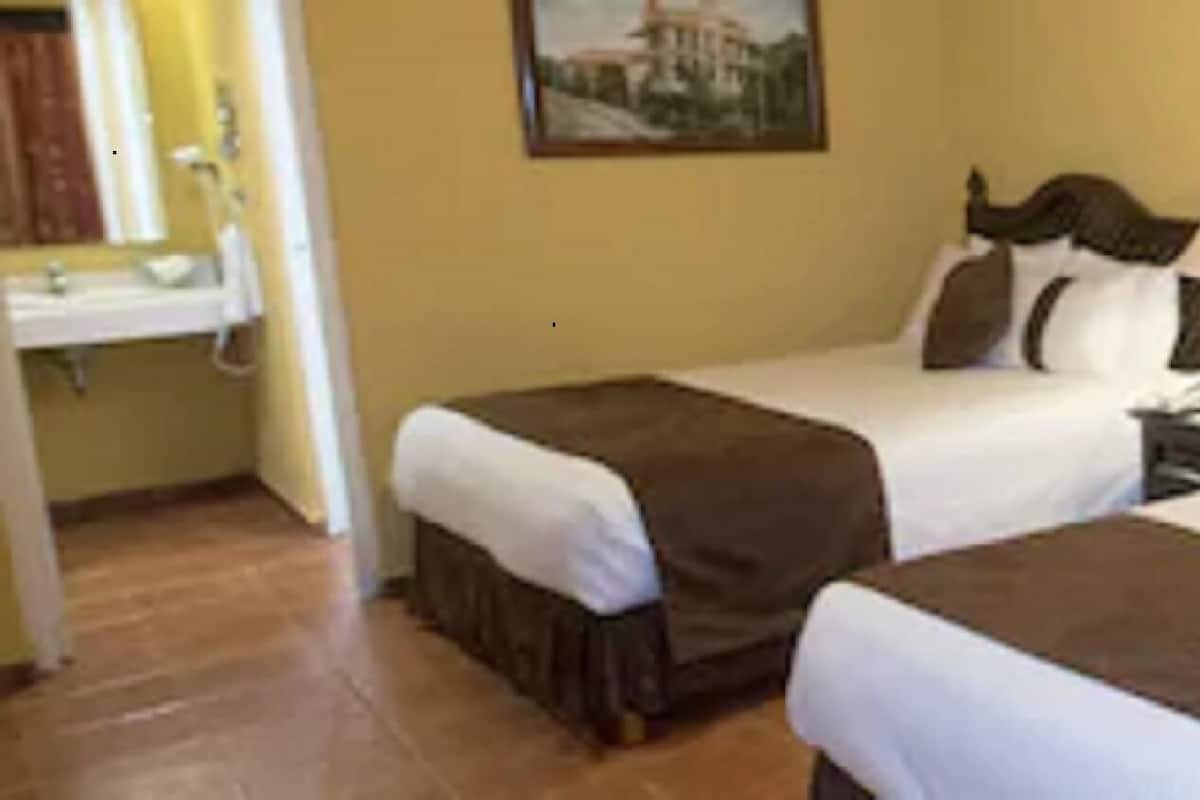 Caja de seguridad en la habitación y escritorio