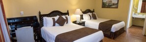 In-room safe, desk, laptop workspace, iron/ironing board - Hotel Misión Orizaba (Orizaba)