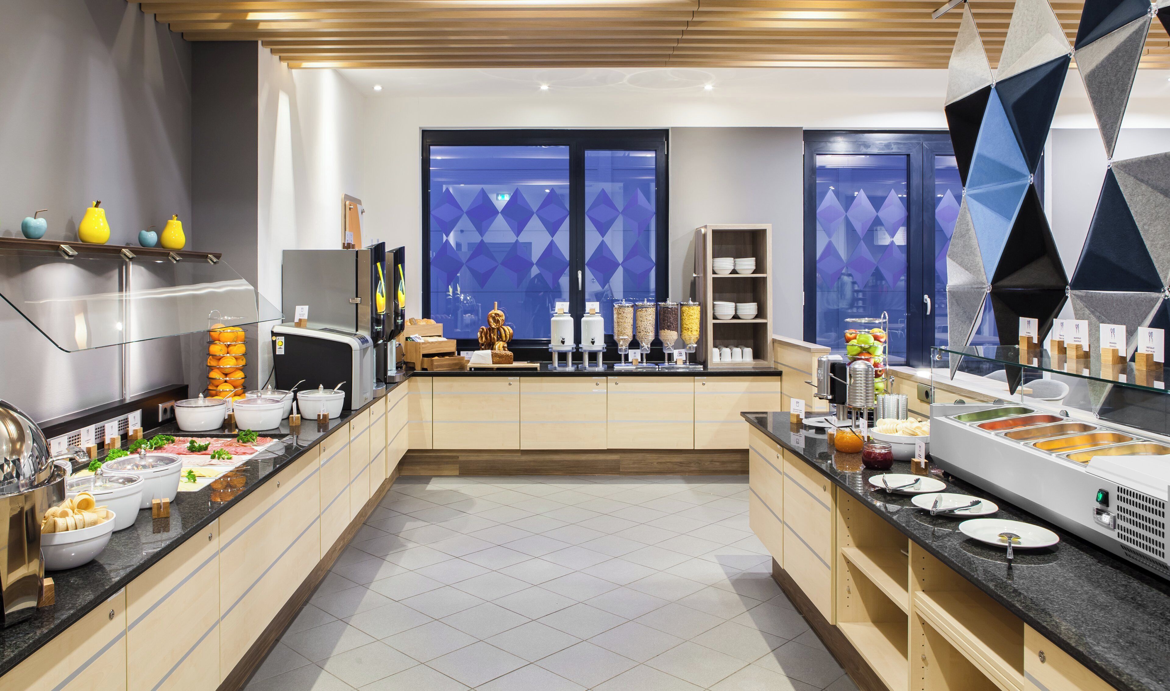 Buffet déjeuner gratuit tous les jours