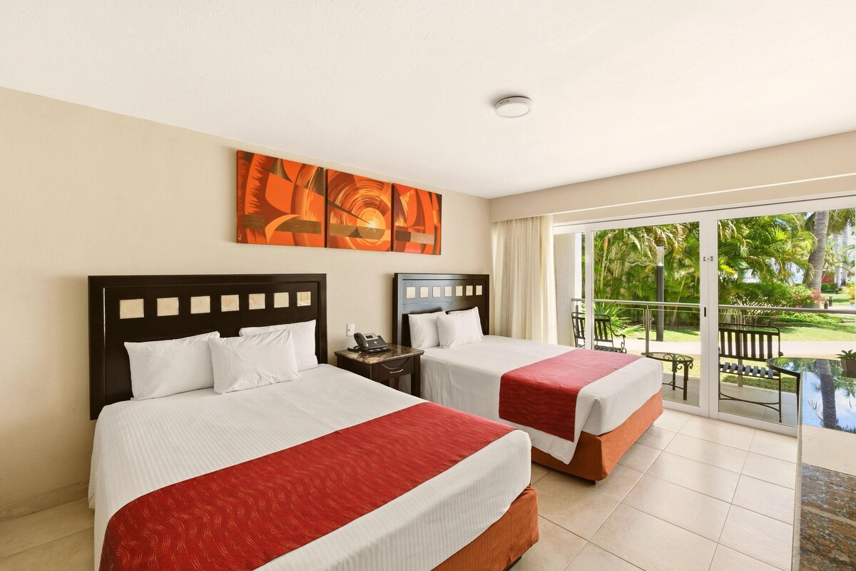 Minibar, in-room safe, laptop workspace, blackout drapes