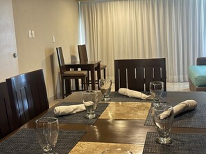 Familien-Suite, 2 Schlafzimmer | Wohnbereich