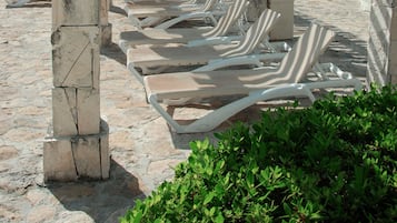 Outdoor pool, pool umbrellas, sun loungers