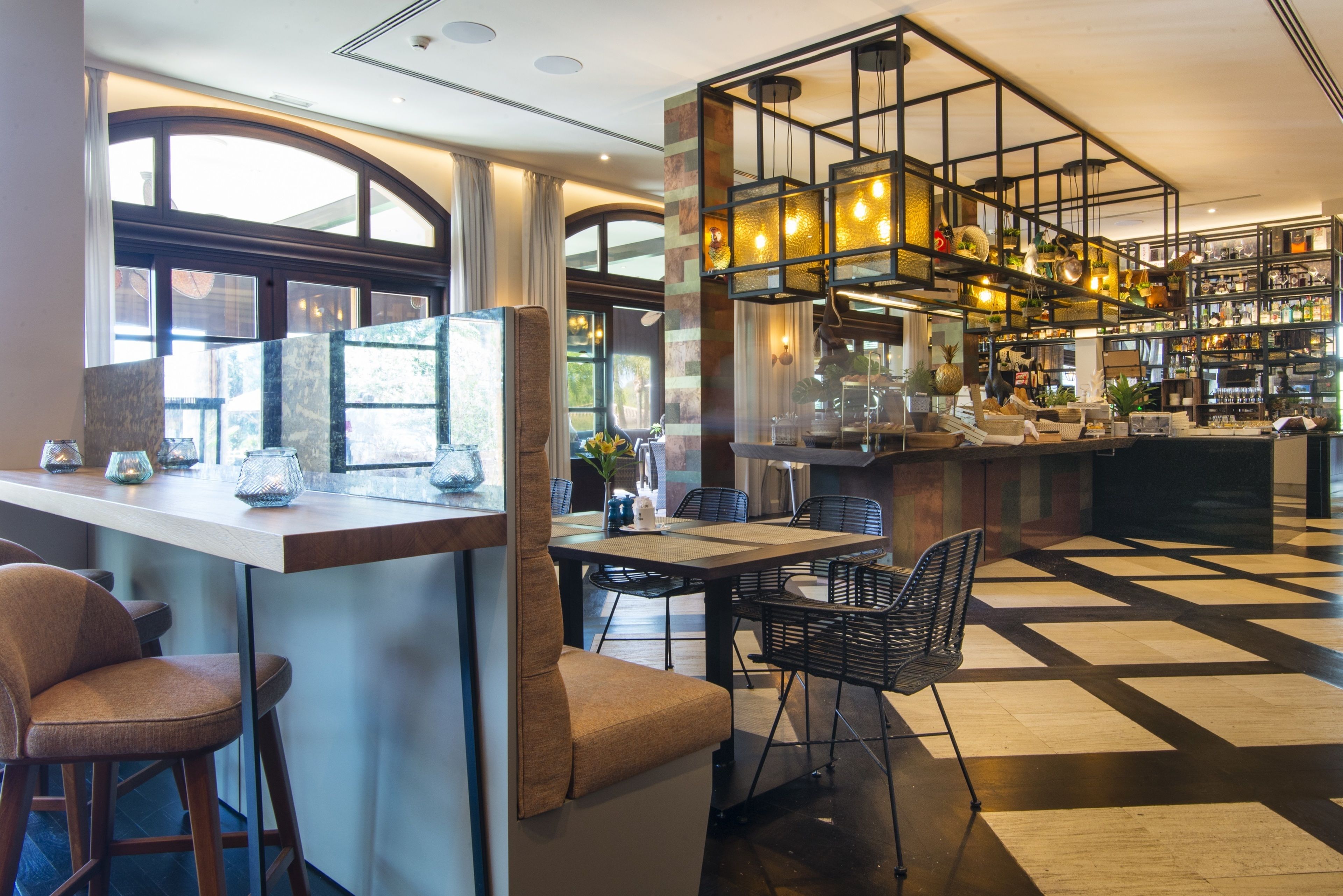 2 restaurants, lunch, dinner served; mediterranean cuisine