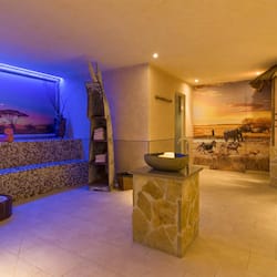 Couples treatment rooms, sauna, steam room, body treatments