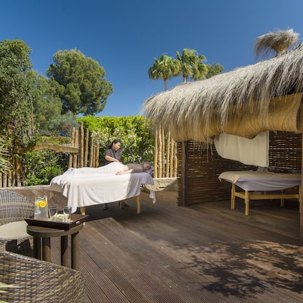 Couples treatment rooms, sauna, steam room, body treatments