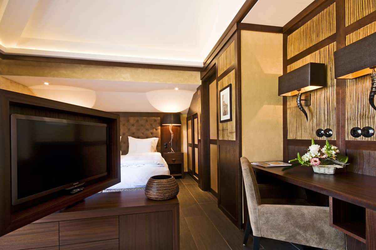 40-inch lcd tv with satellite channels, tv, table football