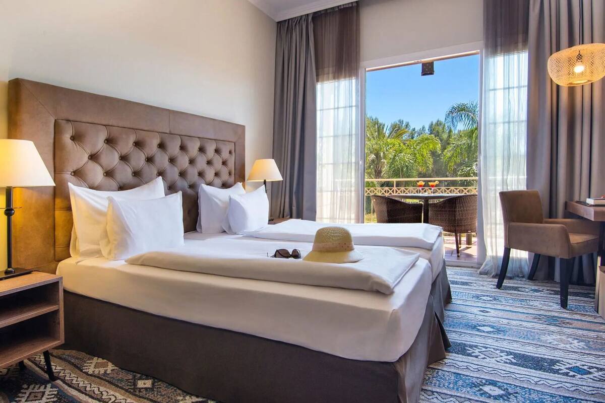 Hypo-allergenic bedding available, in-room safe, desk, blackout drapes