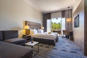 Hypoallergeen beddengoed, een kluis op de kamer, een bureau