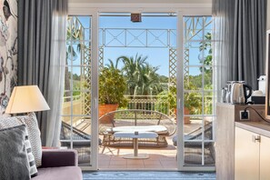 Hypoallergeen beddengoed, een kluis op de kamer, een bureau