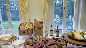 Daily buffet breakfast (EUR 25 per person)