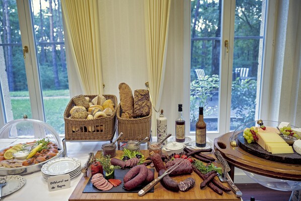 Daily buffet breakfast (EUR 25 per person)