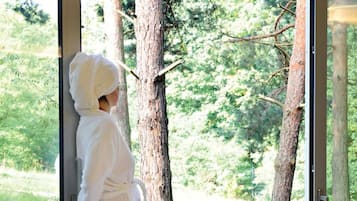 Sauna, steam room, body treatments, aromatherapy, hot stone massages