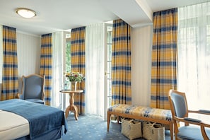 Chambre double | Aire de séjour | Téléviseur
