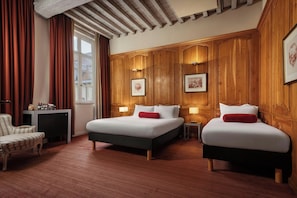 Room, 1 Double Bed | Premium bedding, pillow-top beds, minibar, in-room safe