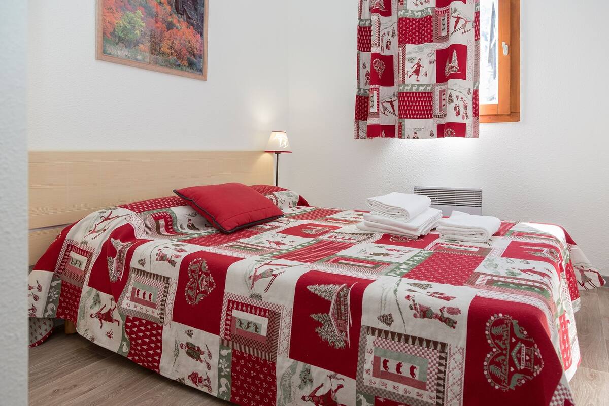 Soundproofing, iron/ironing board, cots/infant beds, WiFi