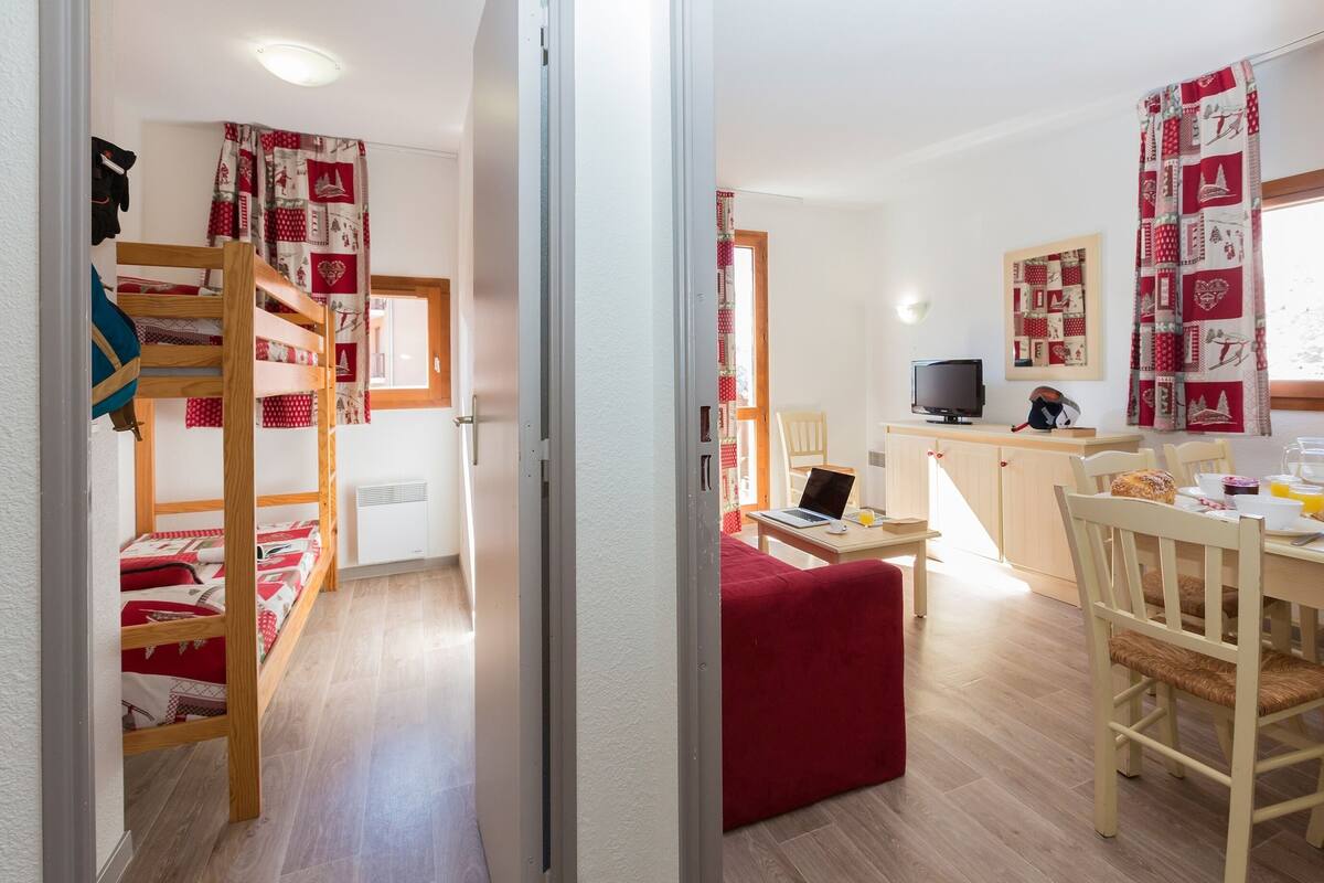 Soundproofing, iron/ironing board, cots/infant beds, WiFi