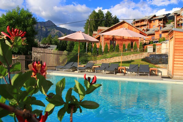 Outdoor pool, sun loungers