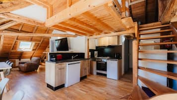 Departamento familiar | Cocina privada | Refrigerador, microondas, parrilla de estufa y tetera eléctrica