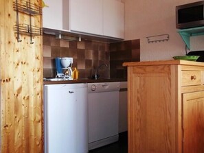 Studio | Eigene Küche | Kühlschrank, Mikrowelle, Herdplatte, Geschirrspüler