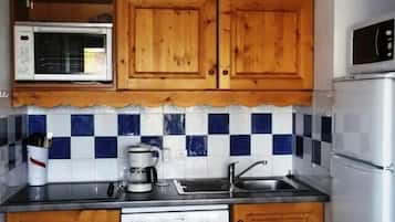 Departamento, 3 habitaciones | Cocineta privada | Refrigerador, microondas, parrilla de estufa y lavavajillas