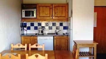 Departamento, 3 habitaciones | Restaurantes