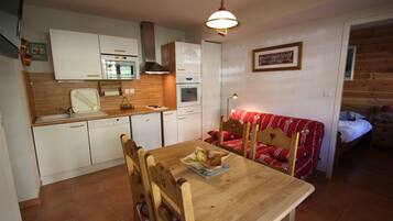 11-inch TV with digital channels