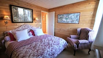 Individually decorated, blackout curtains, cots/infant beds, WiFi