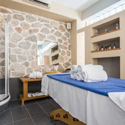 Sauna, steam room, Turkish bath/hammam, body treatments, aromatherapy