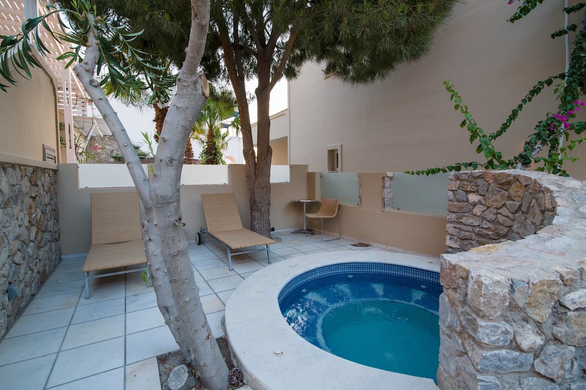 Junior Suite, Jetted Tub | Premium bedding, minibar, in-room safe, desk