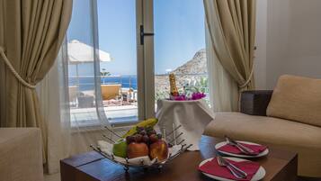 Junior Suite, Private Pool | Premium bedding, minibar, in-room safe, desk