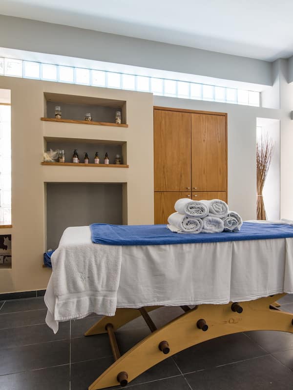 Sauna, steam room, Turkish bath/hammam, body treatments, aromatherapy