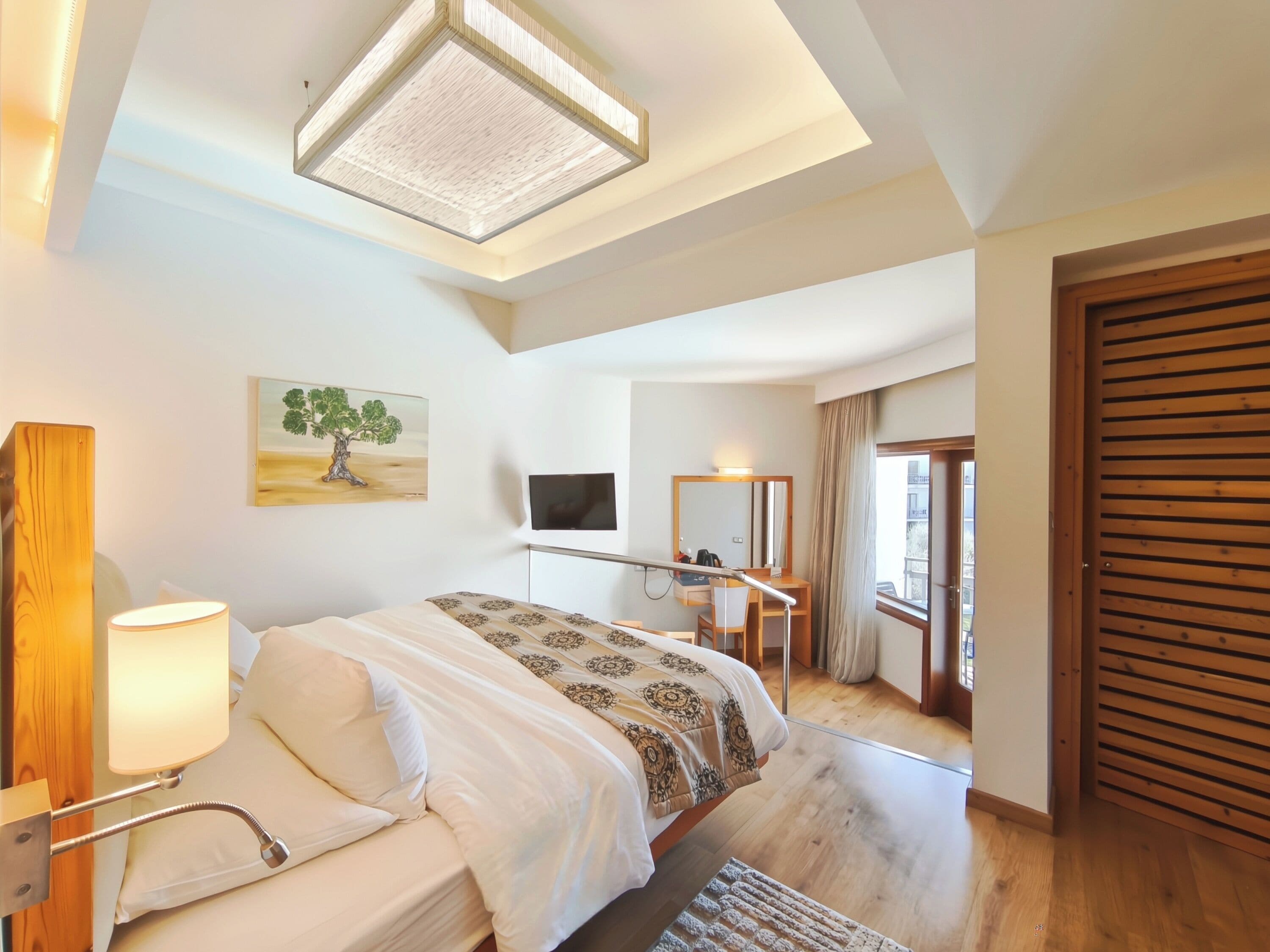 Executive Suite, Non Smoking, Pool View | Hypo-allergenic bedding, minibar, in-room safe, desk