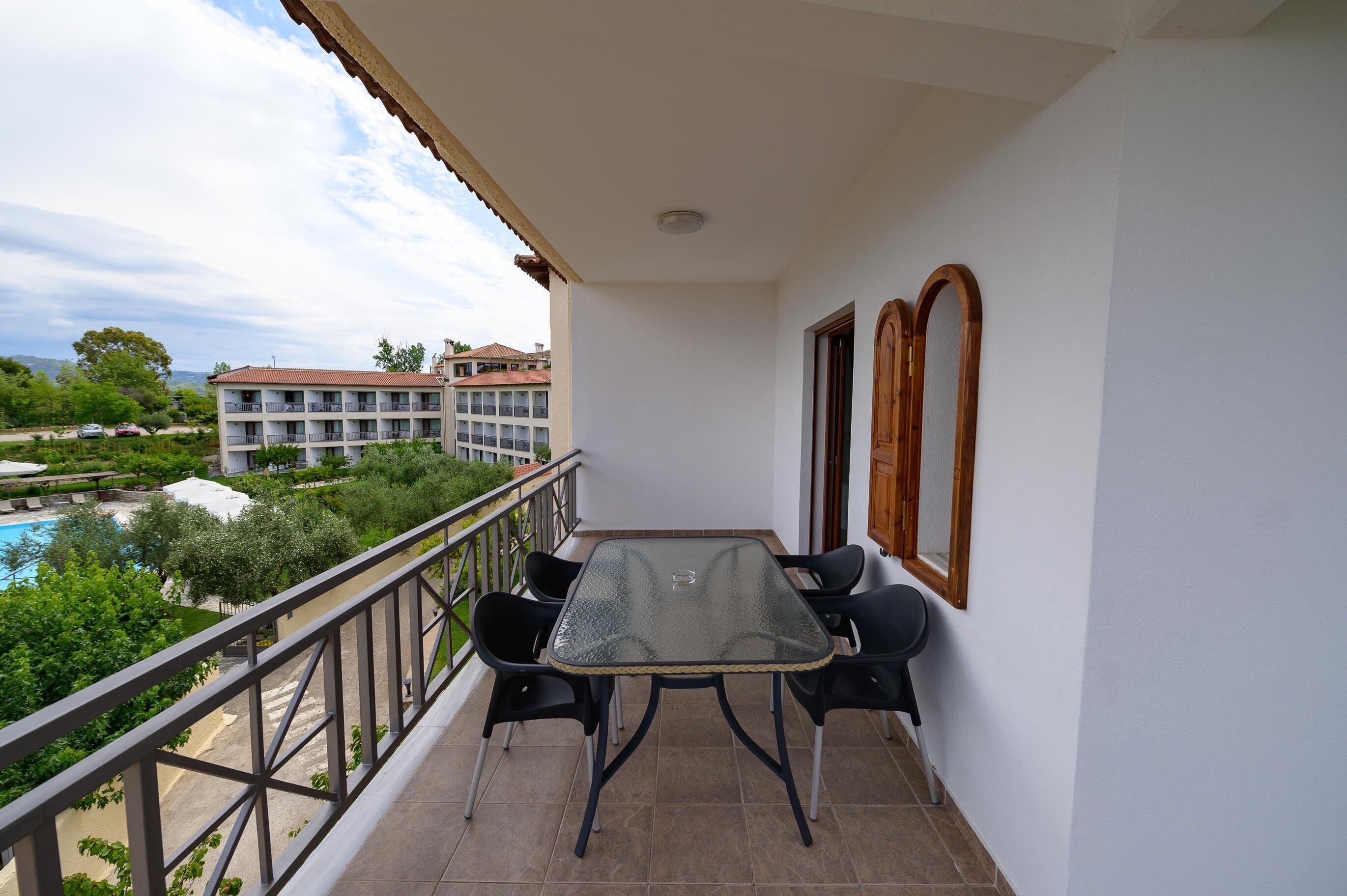 Family Suite, Non Smoking, Pool View | Terrace/patio