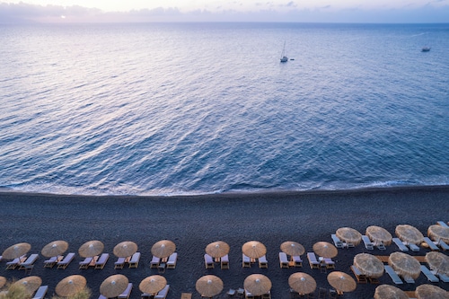 Kamari Beach Hotel