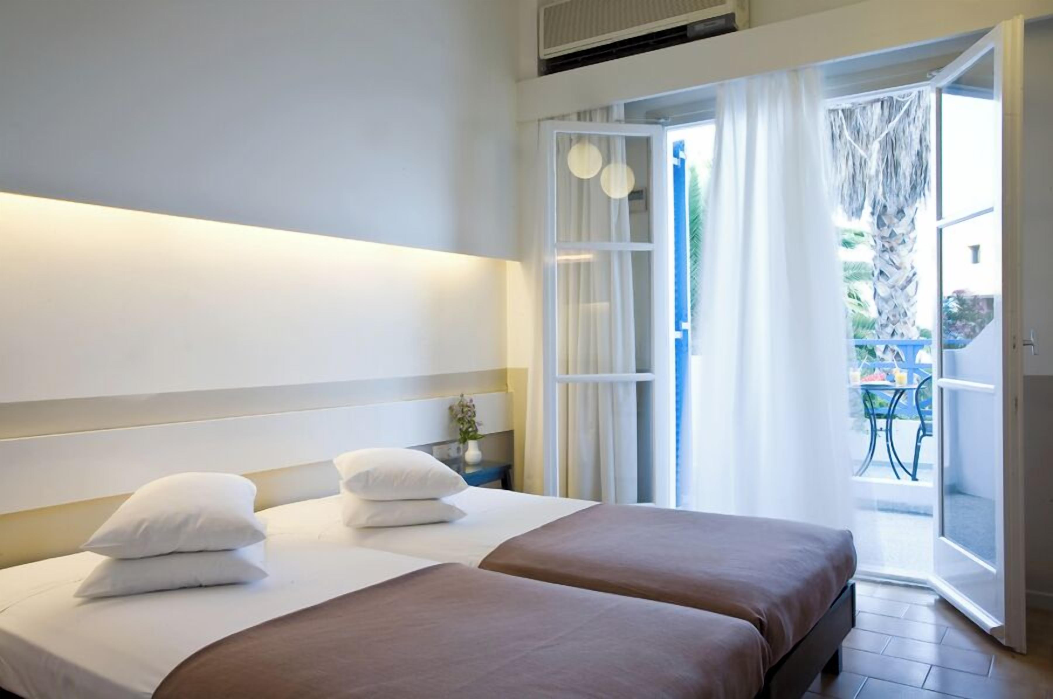 Double or Twin Sea View | Premium bedding, in-room safe, cribs (free), WiFi (free)