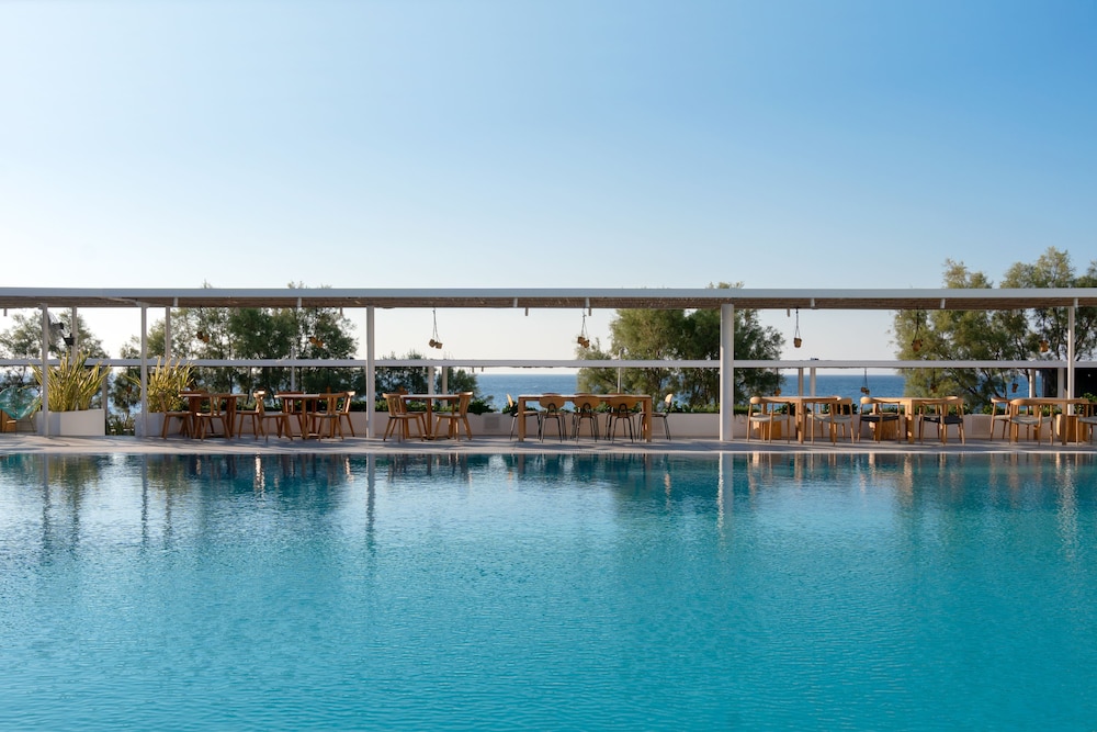 Kamari Beach Hotel by null
