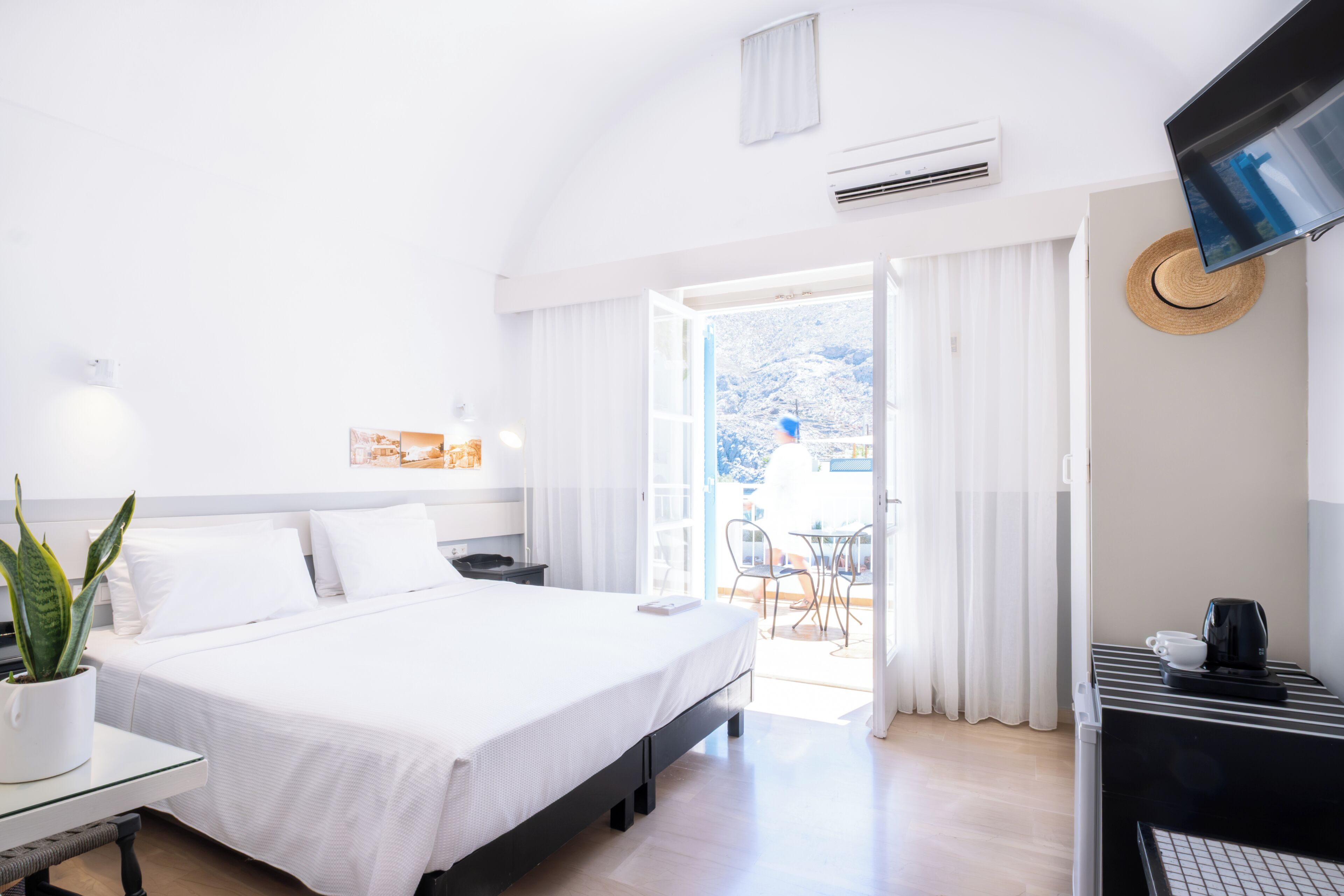 Double or Twin Courtyard View | Premium bedding, in-room safe, cribs (free), WiFi (free)