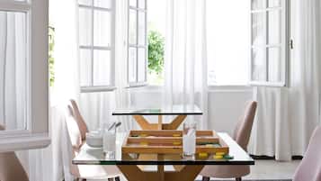 Breakfast and lunch served, beach views