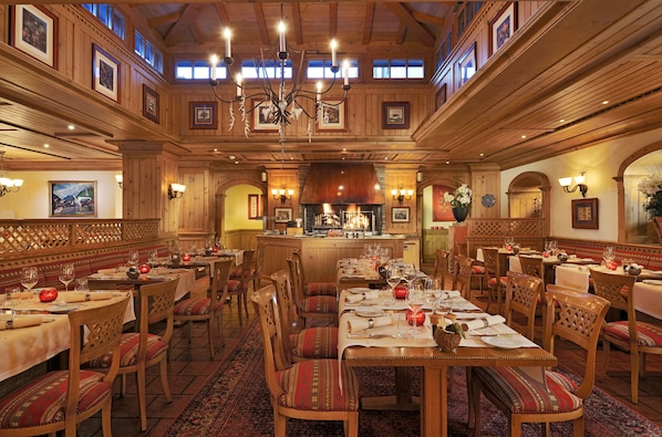 3 restaurants, breakfast, dinner served; international cuisine
