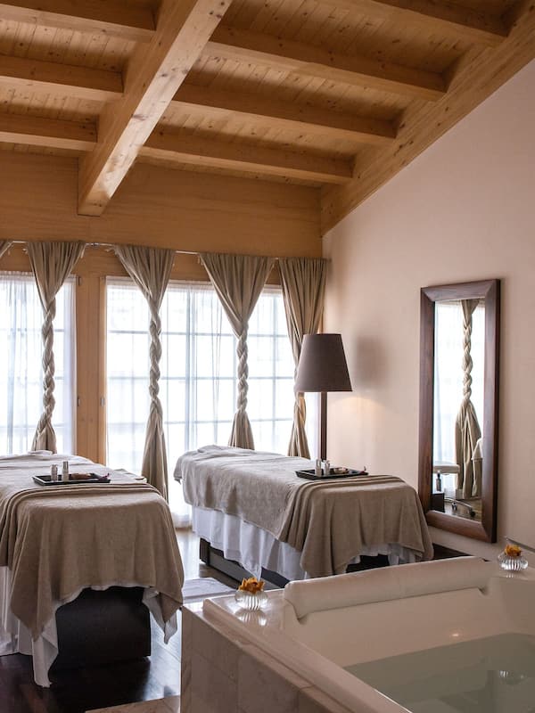 Couples treatment rooms, sauna, hot tub, steam room, body treatments