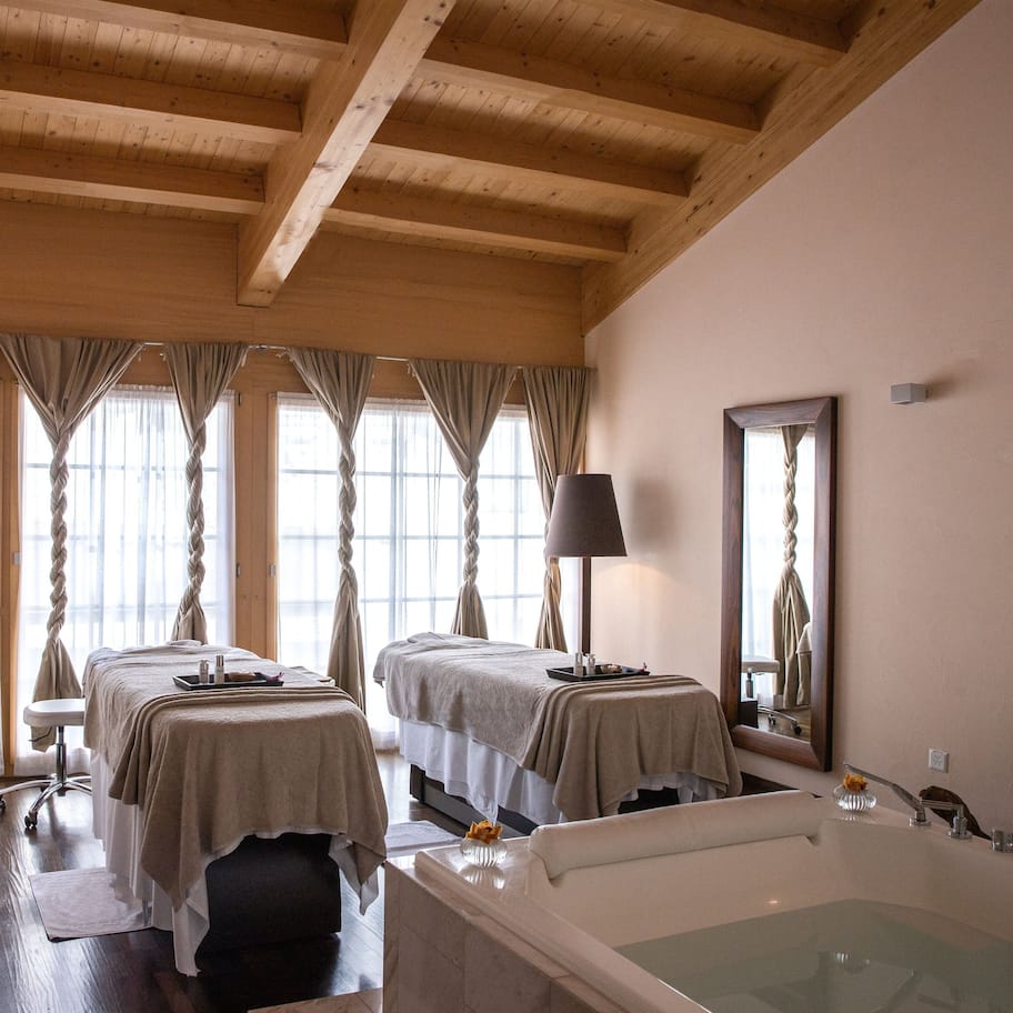 Couples treatment rooms, sauna, hot tub, steam room, body treatments