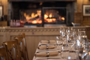 3 restaurants; breakfast and dinner served - Mont Cervin Palace (Zermatt)