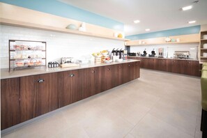 Free daily buffet breakfast - Country Inn & Suites by Radisson, Stone Mountain, GA (Stone Mountain)