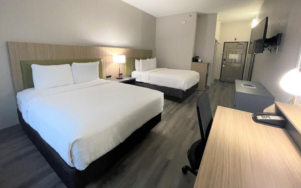 Premium bedding, down comforters, in-room safe, desk