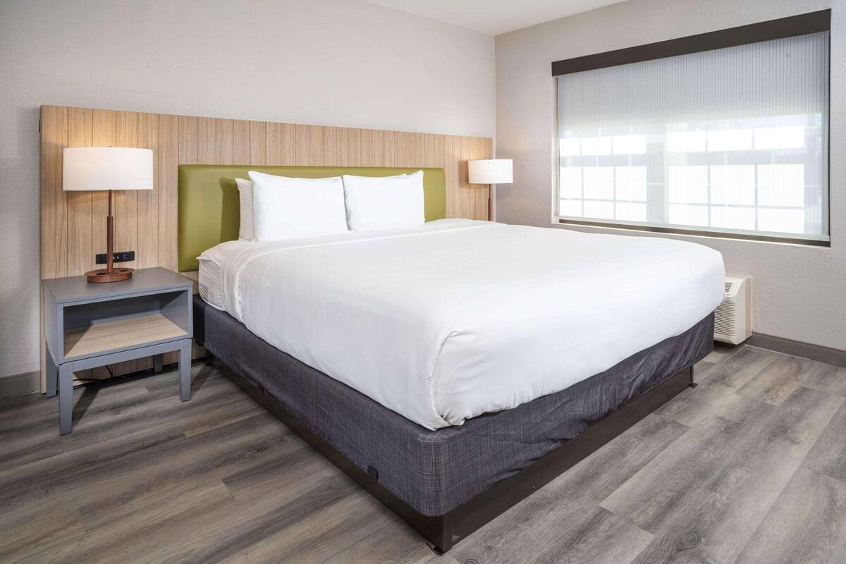 Suite, 1 Bedroom, Non Smoking | Premium bedding, down comforters, in-room safe, desk