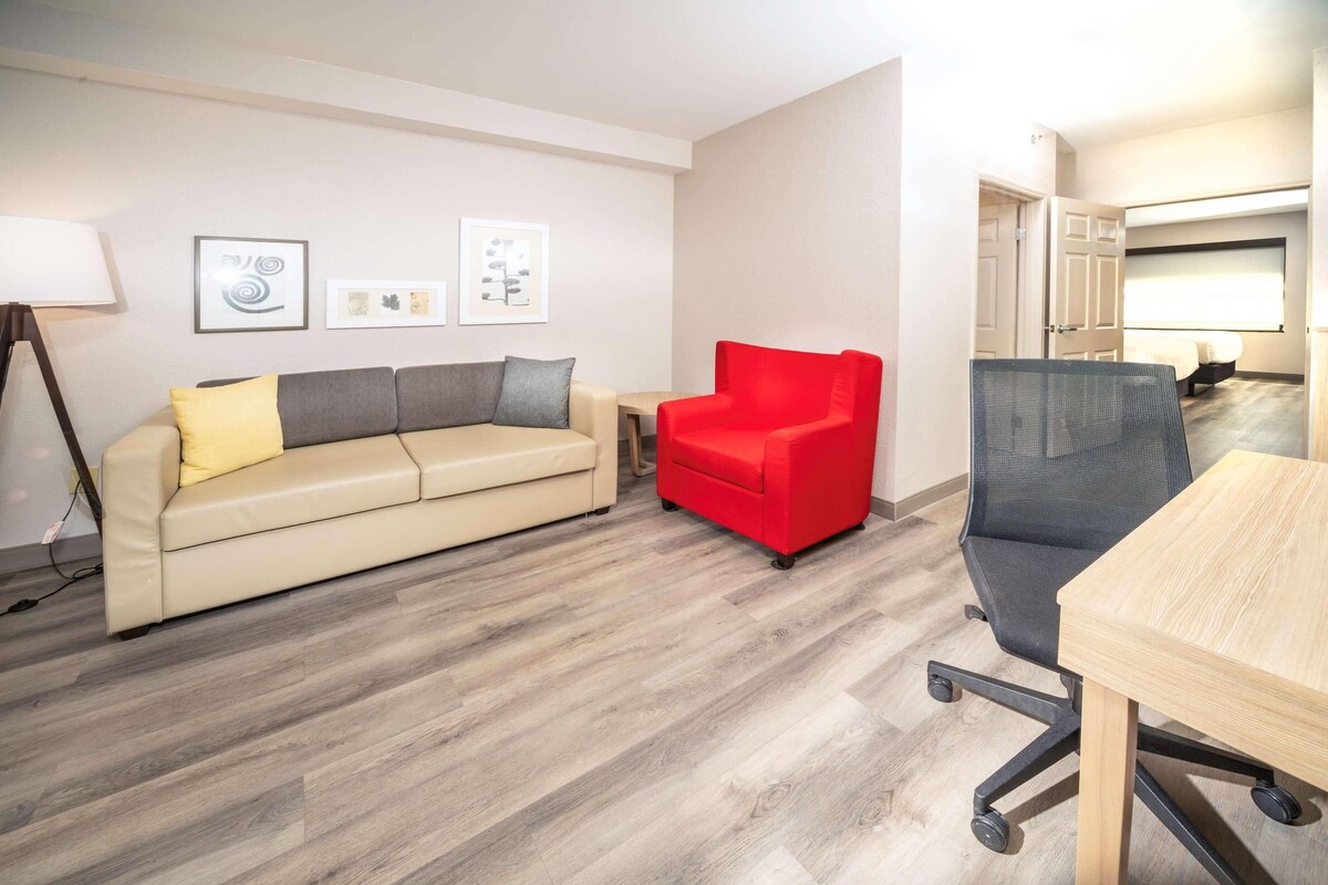 Suite, 1 Bedroom, Non Smoking | Premium bedding, down comforters, in-room safe, desk