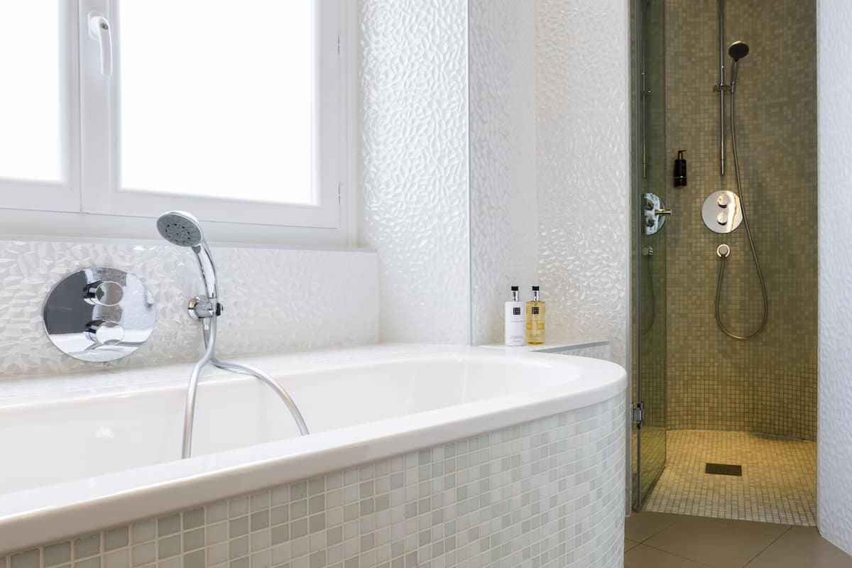 double room prestige | bathroom | free toiletries, hair dryer, towels