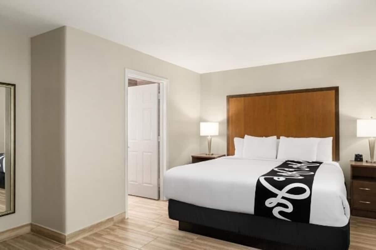 Premium bedding, down comforters, pillowtop beds, desk
