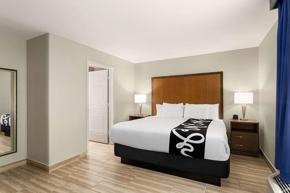 Premium bedding, down duvets, pillow-top beds, desk